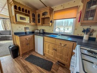 Spacious Caravan For Hire In Hunstanton At Manor Park Holiday Park Ref 23047B - 3