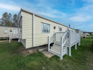 6 Berth Caravan With Decking In Hunstanton At Manor Park Holiday Park Ref 23062T - 0