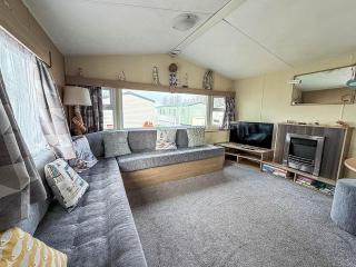 6 Berth Caravan With Decking In Hunstanton At Manor Park Holiday Park Ref 23062T - 5