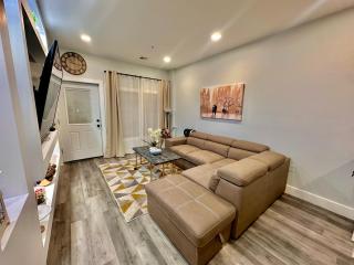 The Luxury Suite - 1BR with Gym & Office - 6