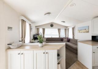 Beautiful Caravan At Manor Park Holiday Park In Hunstanton Ref 23060W - 2