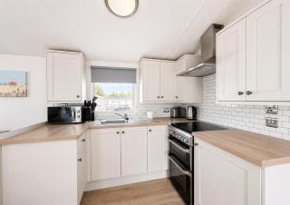 Beautiful Caravan At Manor Park Holiday Park In Hunstanton Ref 23060W - 1