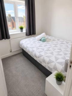 Spacious 3 bedroom 2.5 bathroom - 1