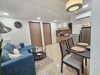 Lite Stays - Khar West - 3