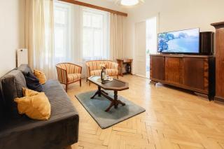 BNB Ivy House Apartment with balcony - 9