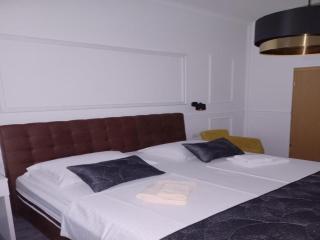 Silver Gate Rooms-Diocletian's Palace - 8