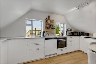 Charming Attic Flat with Garden Near Downtown - 9