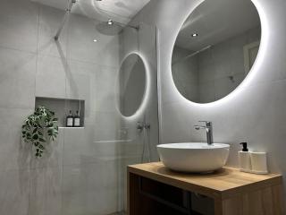 Designer Apartment in Prime location near the sea - 5