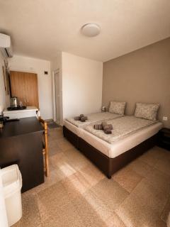Family Hotel Yulian - 4