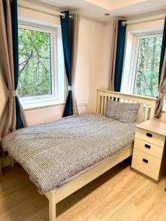 2 Bedroom 3 Bed Stylish Flat with parking - 1