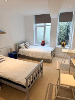 Family friendly 2 bd garden flat Englefield Green - 8