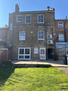 Family friendly 2 bd garden flat Englefield Green - 7