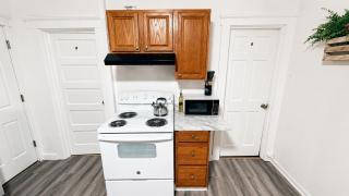 Nona - Private Room 1 with Parking, Desk & Fast WiFi near Yale, Quinnipiac, SCSU & Hospitals - 1