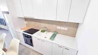 Beachside Breeze Apartment - 2