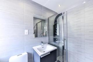 1 Bedroom 3 Beds Stylish Split Level Flat - 7