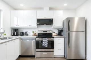 Brand-New Two 2-Bedroom Apartments Near Niagara Falls Sleeps 8 - 8