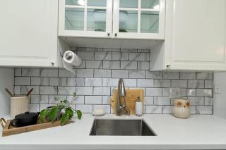 Two Bedroom Residence with Designer Finishes in a - 2