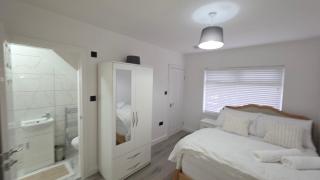 One Bedroom Flat Near CBS Arena - 2