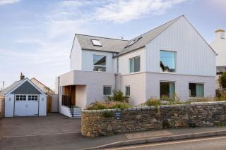 Brennik House - 9