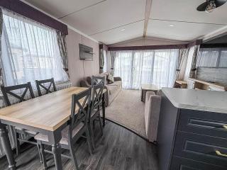Stunning 6 Berth Caravan With Decking At Manor Park, Near Hunstanton Ref 23068C - 4