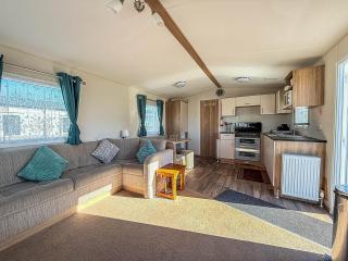 Beautiful Caravan With Decking At Manor Park, Hunstanton Ref 23098T - 3