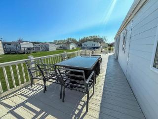 Stunning 4 Berth Lodge With Decking At Manor Park In Hunstanton Ref 23173K - 8