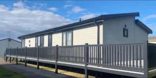 Beautiful Lodge With Full Decking Nearby Hunstanton Beach, Sleeps 6 Ref 23182K - 9