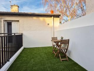 Danton, Terrace, Large Townhouse - 2