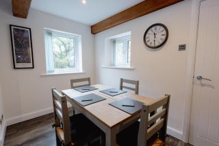 Barn End, Stylish Retreat Near Wedding Venues - 8