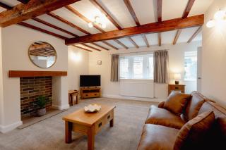 Barn End, Stylish Retreat Near Wedding Venues - 6
