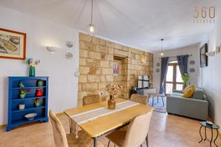 Sun-Drenched St Julians Apartment with Private Balcony and Ultra Fast WiFi - 8