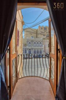 Sun-Drenched St Julians Apartment with Private Balcony and Ultra Fast WiFi - 5