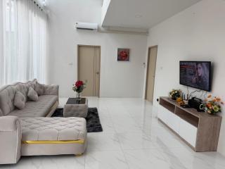 The Hide Private - 6