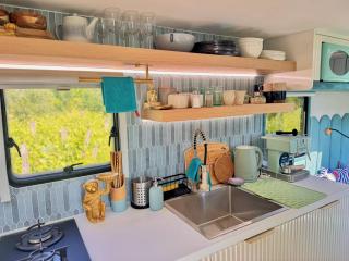 Luxury caravan at Bohemian lodge - 6