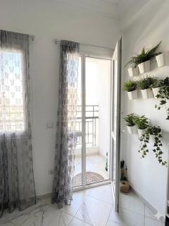 Stylish 2-Bedroom Apartment, 10 Min Drive to the Beach - 4