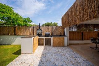 Luxury Vacation Seaside Villa with Privacy - 4