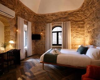 Petrakis Inn - 0