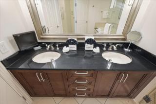 MGM SIGNATURE - Strip View Suite- FREE valet parking - 7