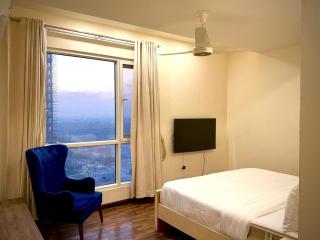 Elysium Tower Elegant Luxury Stay In Islamabad - 9
