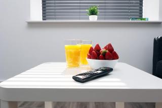 Penarth Getaway - Modern 2-Bed Flat! - 1