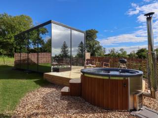 Luxury Mirror Cabin with Hot Tub & Sauna - 2