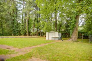 1 Mi to Graceland: Quiet Home w/ Private Yard - 4