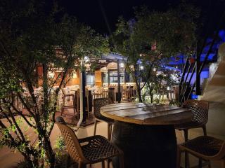 TRR7 Apt near Beach with Fine Cuisine & Pool - 3