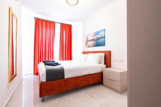 Bright 3-Bedroom Apartment with Sea Views& Terrace - 3