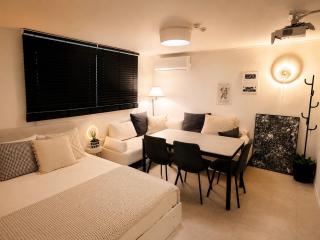 NEW Luxury Hideout !! Jamsil, KSPO DOME, Lotte World, Free Netflix - 1
