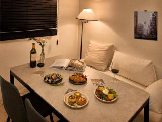 NEW OPEN -10 OFF- Quiet Private Hideout near Jamsil, COEX, Lotte Tower, KSPO DOME - Projector, Hotel Bedding - 2