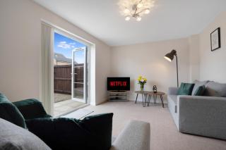Modern 6 Sleeper with Parking Close to Amenities - 9
