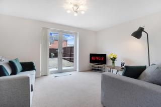 Modern 6 Sleeper with Parking Close to Amenities - 3