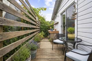 NEW Charming Coastal Bungalow steps from the Beach - 7