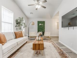 Oak & Elm 2BR King & Queen Edmond, OK - 6